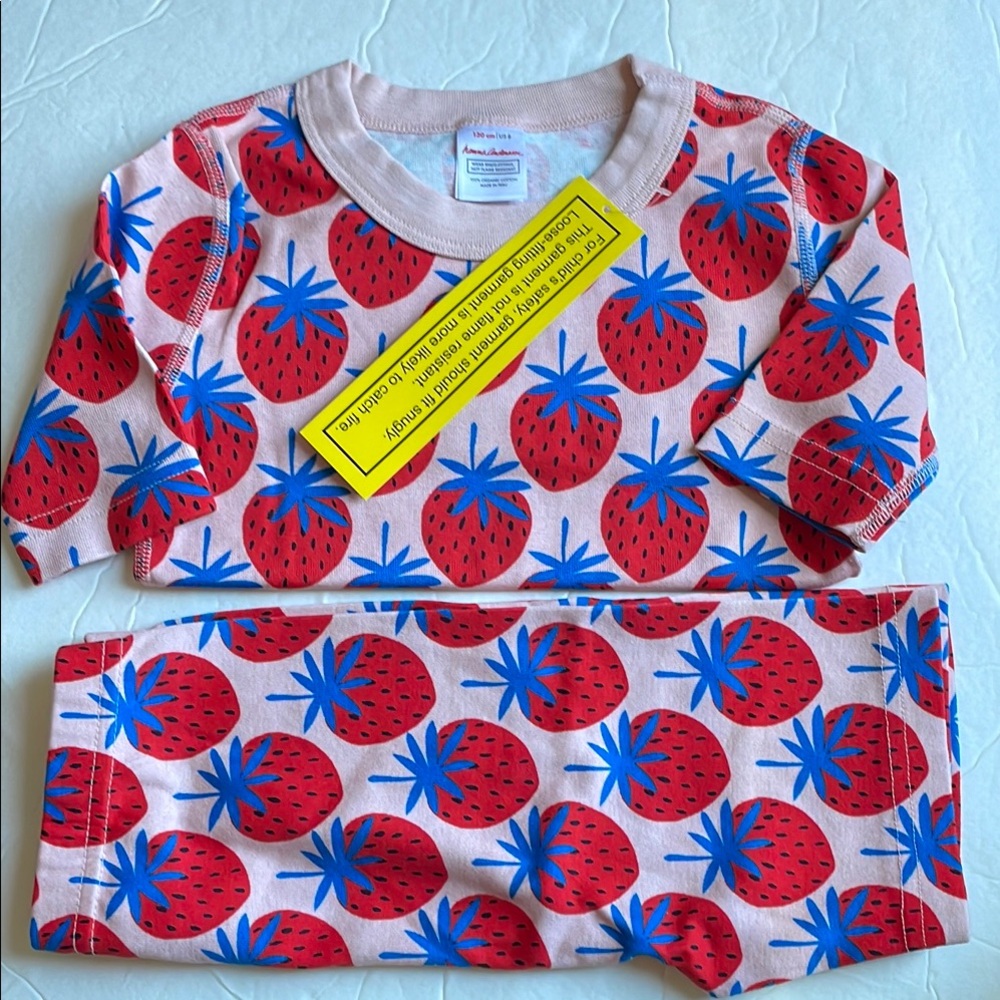 NWT size 8 Hanna Andersson Strawberry Print Kids Pajamas